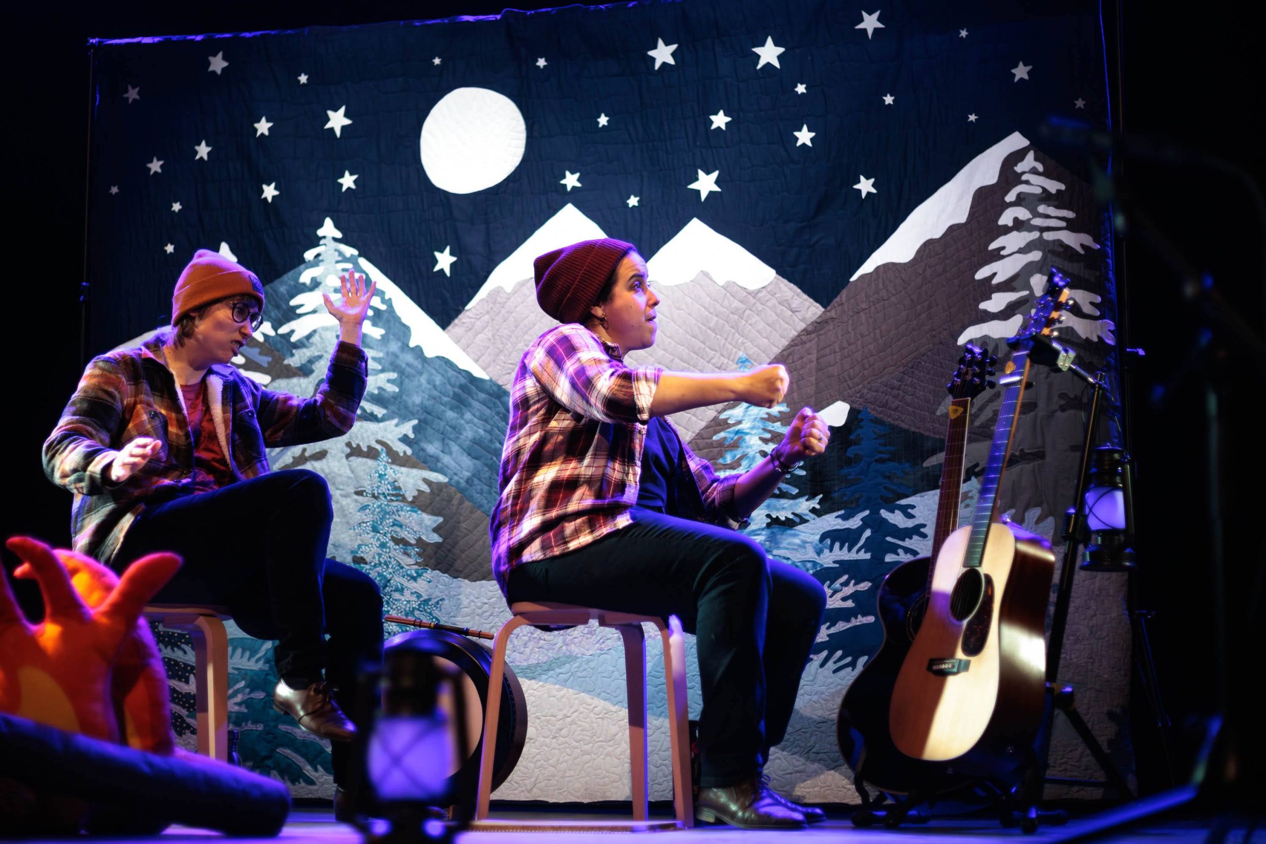 Spectacle Tire-toi une bûche par la compagnie Fleur de sel, avec Adeline Dillenseger et Elisabeth Kurst tire toi une bûche